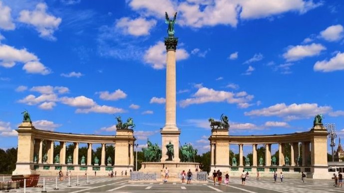 Budapesta · Mesopotamia și Cinema Mystica — imaginea 2