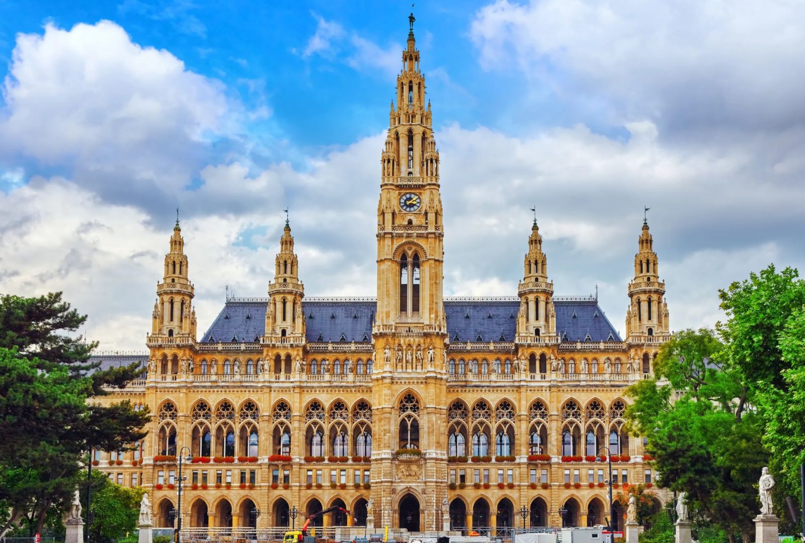Primăria neogotică din Viena